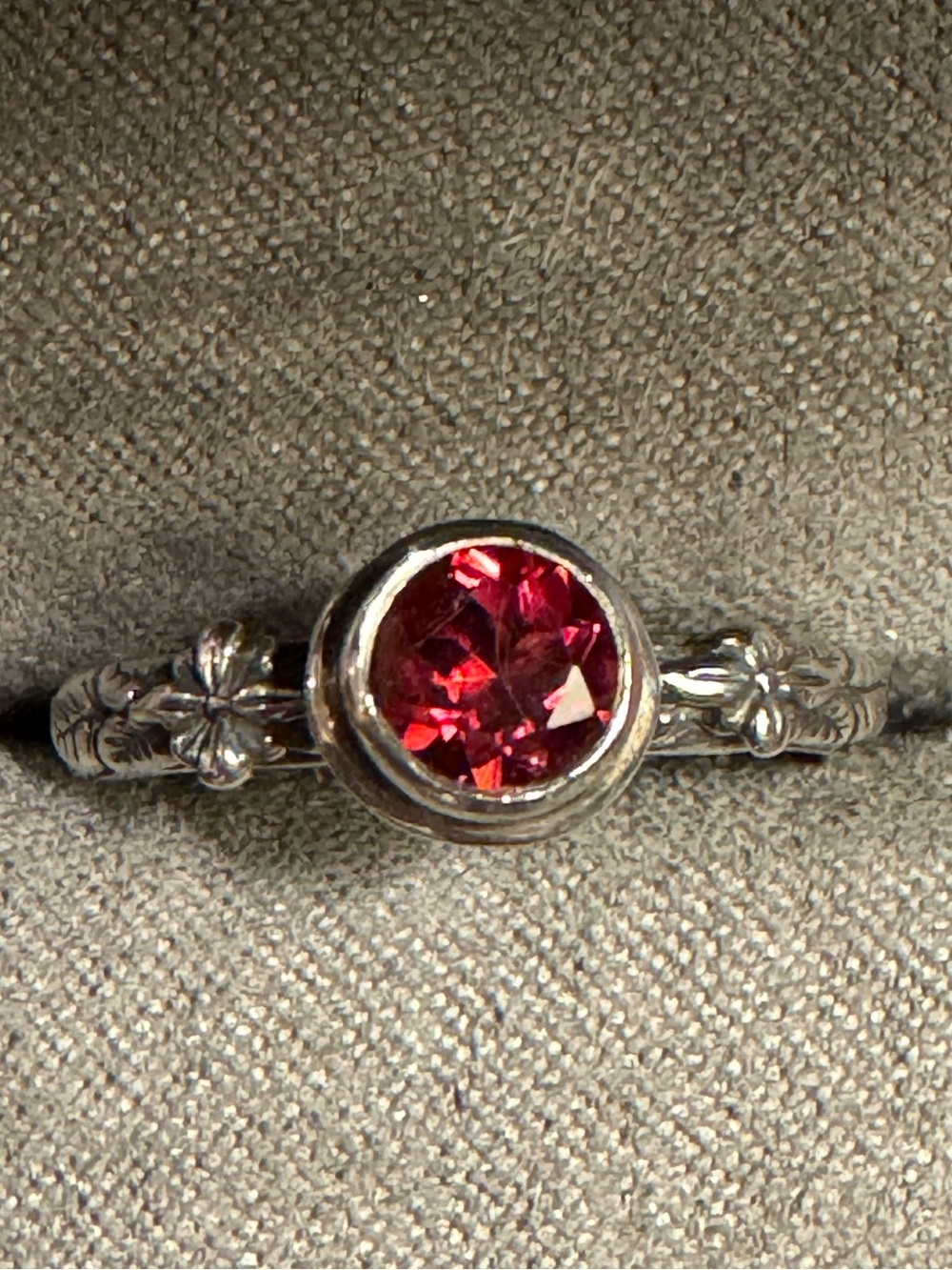 SARDA Sterling Silver Garnet Floral Ring Size 7 – Ornate Botanical Band